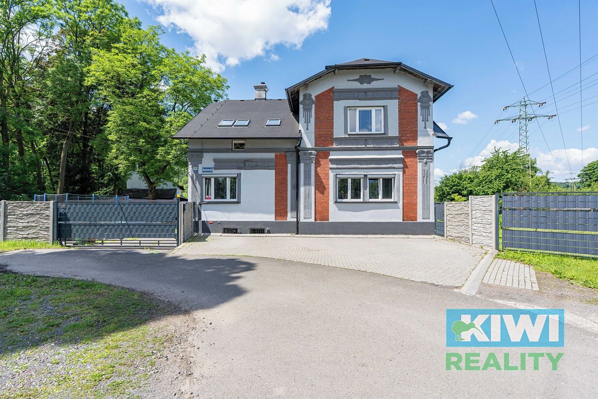 Prodej rodinného domu 258 m², pozemek 2600 m²
